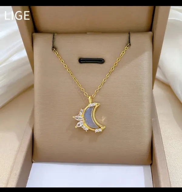 Gold_Alloy_Pendant_Necklace_Set_For_Women