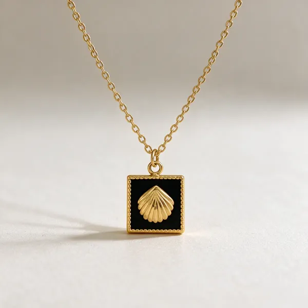 Gold_Alloy_Pendant_Necklace_For_Women