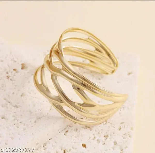 Gold_Alloy_Bracelet_For_Women