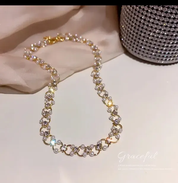 Gold_Alloy_Pendant_Necklace_Set_For_Women