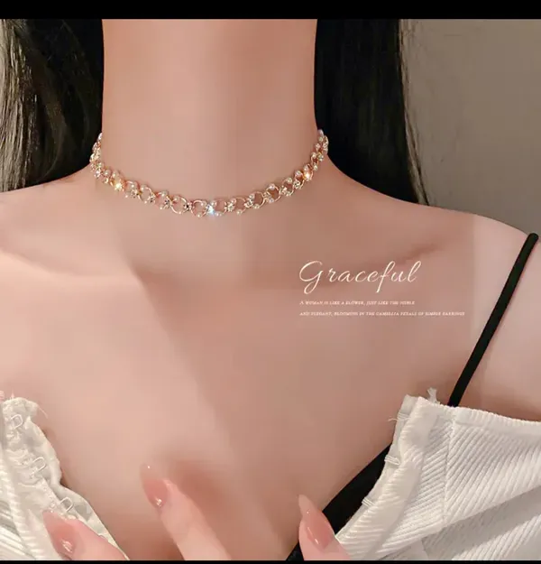 Gold_Alloy_Pendant_Necklace_Set_For_Women