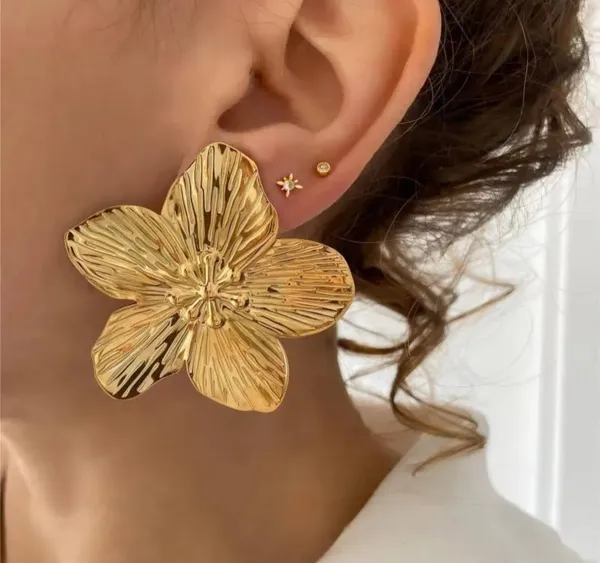 Elegant_Gold_Tone_Flower_Stud_Earrings_For_Women_Textured_Floral_Statement_Jewellery_For_Party_Wedding_Festive_Ethnic_And_Stylish_Everyday_Wear