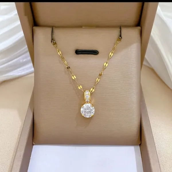 Gold_Alloy_Pendant_Necklace_For_Women
