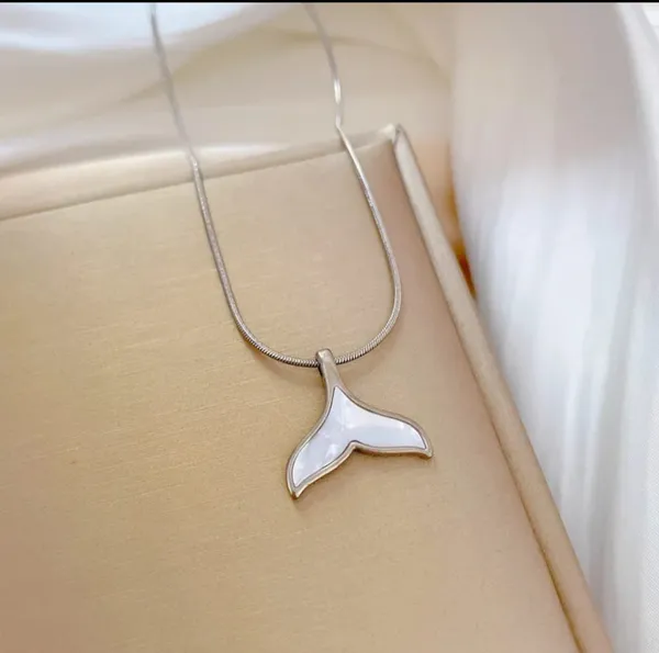Silver_Alloy_Pendant_Necklace_For_Women