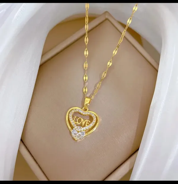 Gold_Alloy_Pendant_Necklace_For_Women