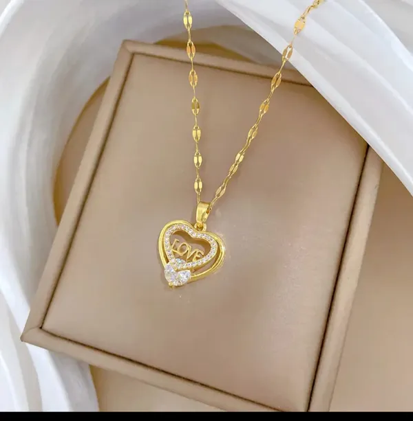 Gold_Alloy_Pendant_Necklace_For_Women