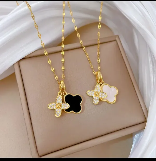 Gold_Alloy_Pendant_Necklace_For_Women