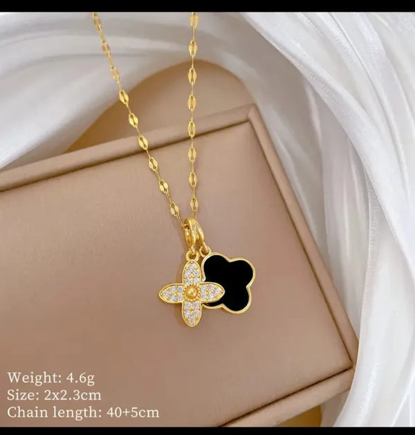 Gold_Alloy_Pendant_Necklace_For_Women