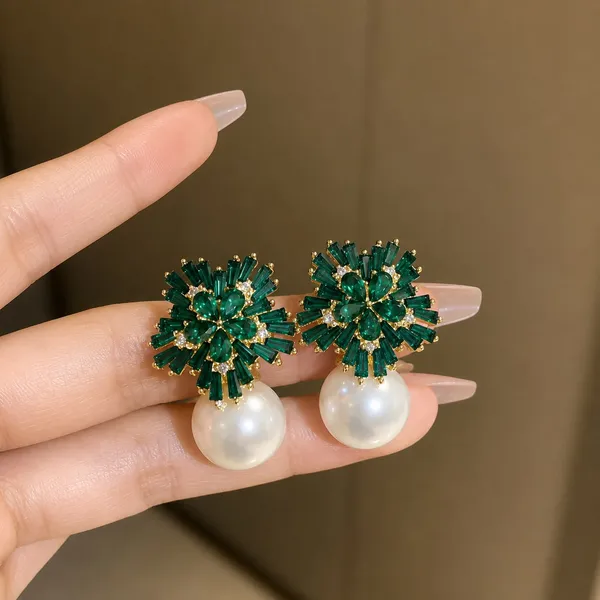 Elegant_Green_Crystal_Pearl_Drop_Earrings_For_Women_Sparkling_Emerald_Green_Floral_Stud_Design_With_Rhinestone_Detailing_And_Large_Pearl_Drops_Trendy_Statement_Fashion_Jewellery_For_Party_Wedding_And_Festive_Wear