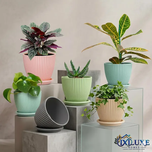 Ribbed_Plastic_Planter_With_Drainage_Tray