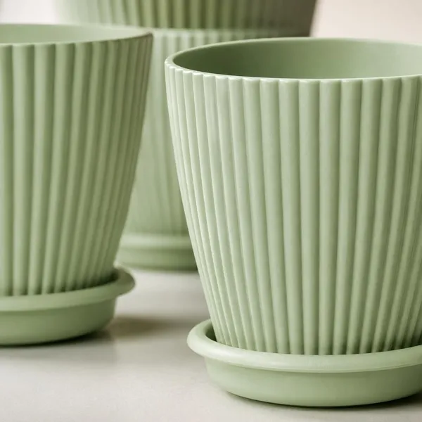 Ribbed_Plastic_Planter_With_Drainage_Tray