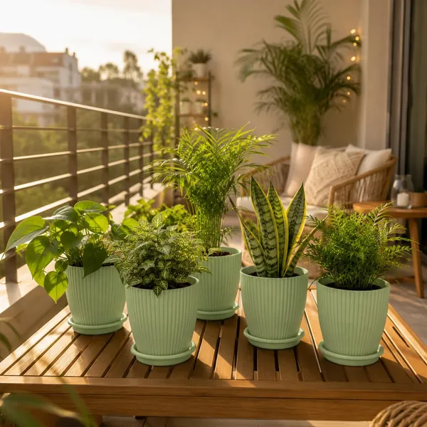 Ribbed_Plastic_Planter_With_Drainage_Tray