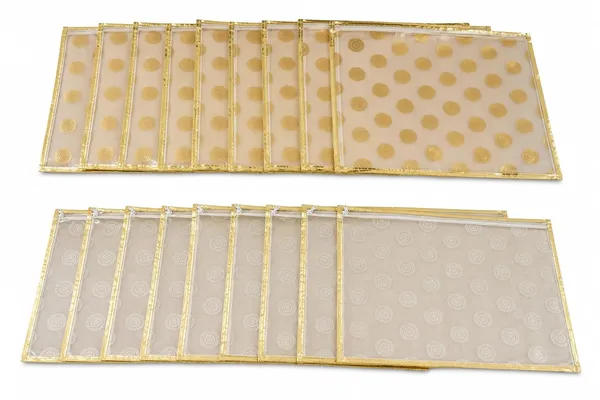 Saree_Storage_Bag_With_Transparent_Window_And_Zipper