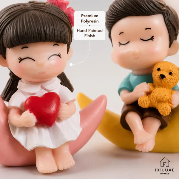 Couple_Figurines_With_Moon_Base_-_Pack_of_2
