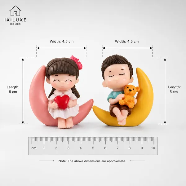 Couple_Figurines_With_Moon_Base_-_Pack_of_2