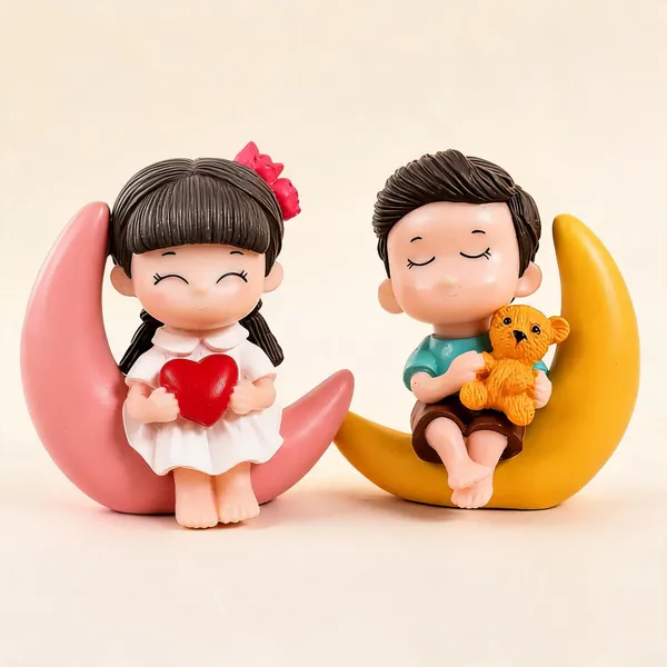 Couple_Figurines_With_Moon_Base_-_Pack_of_2