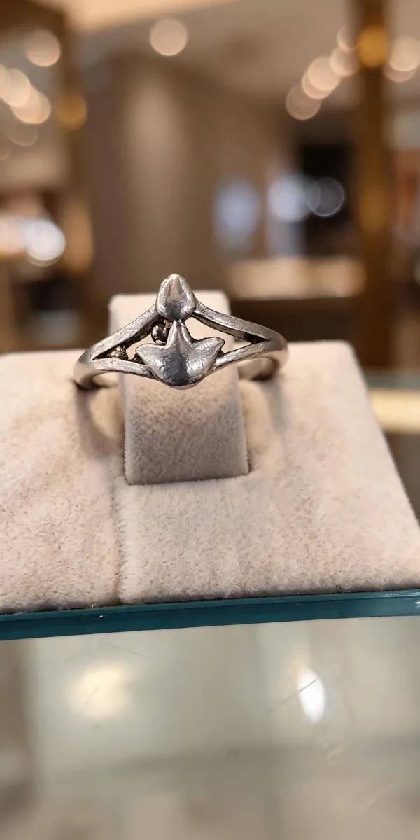 Silver_Metal_Openwork_Floral_Motif_Ring_For_Women
