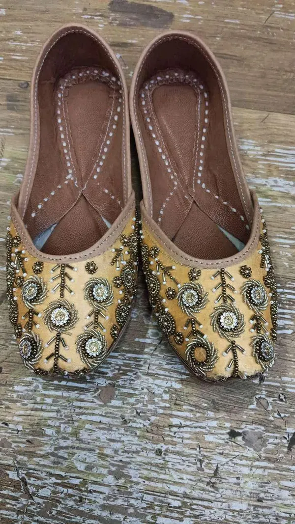 Womens_Genuine_Leather_Jutti