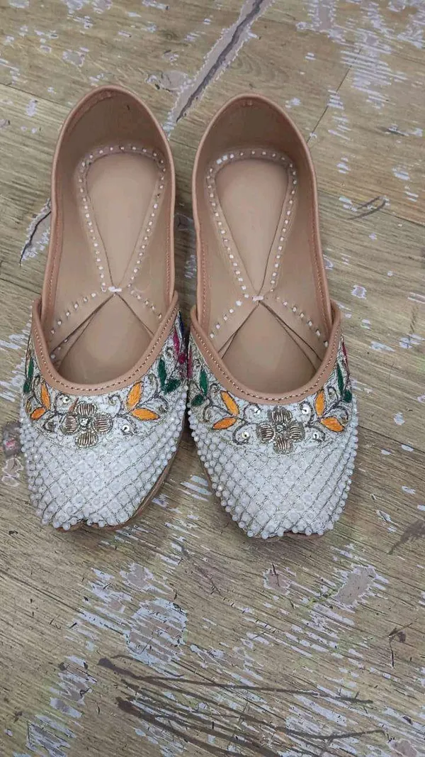 Womens_Genuine_Leather_Jutti