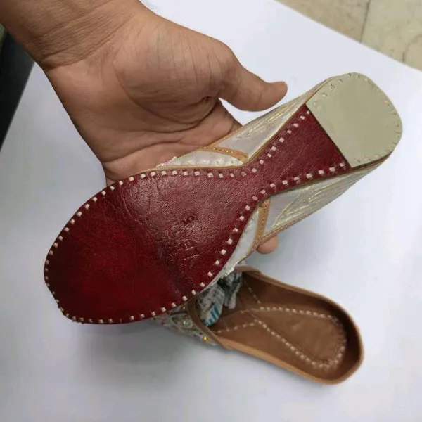 Womens_Genuine_Leather_Jutti