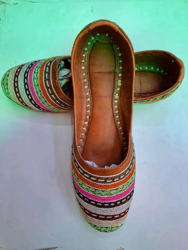Womens_Genuine_Leather_Jutti