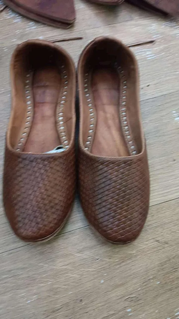 Womens_Genuine_Leather_Jutti