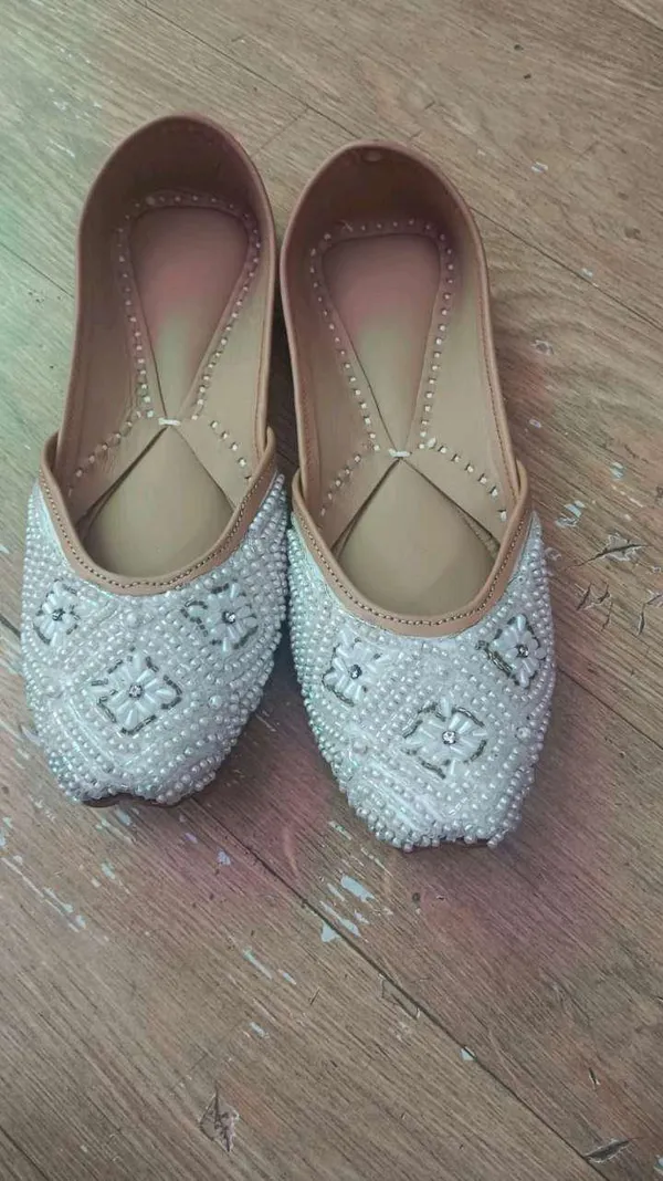 Womens_Genuine_Leather_Jutti