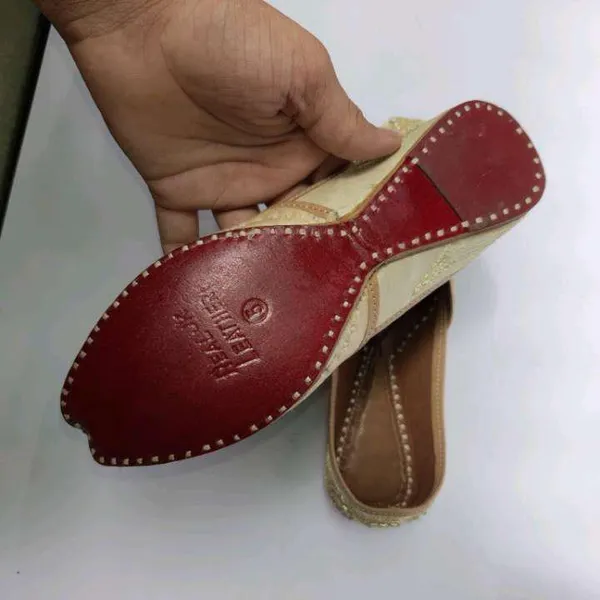 Womens_Genuine_Leather_Jutti