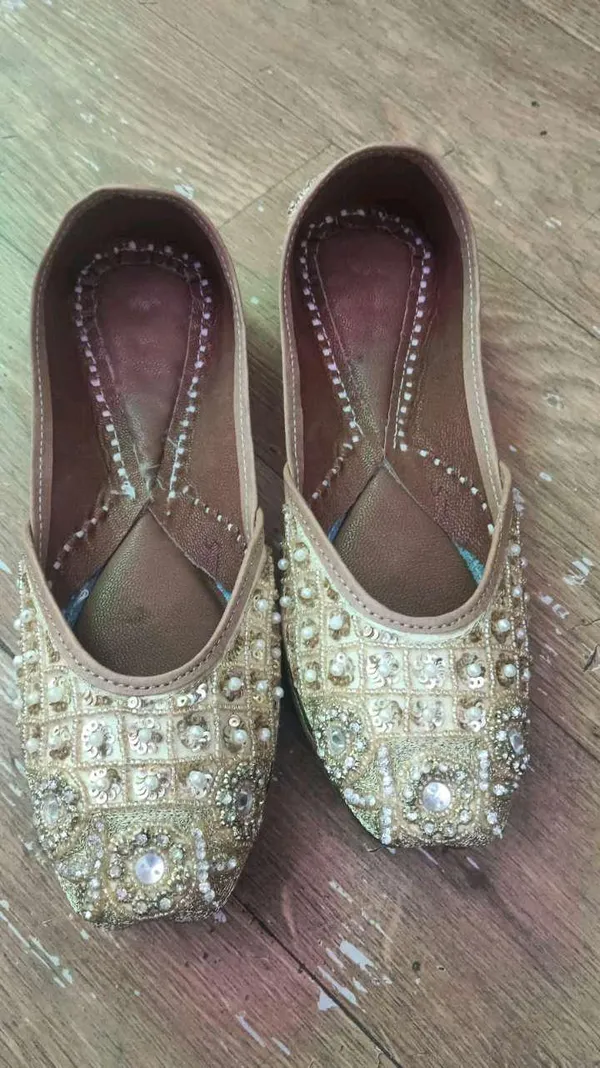 Womens_Genuine_Leather_Jutti