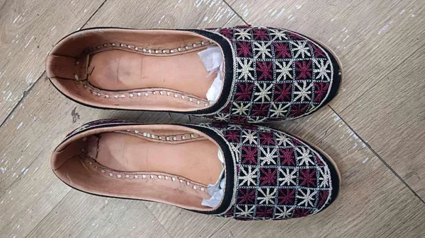 Womens_Genuine_Leather_Jutti