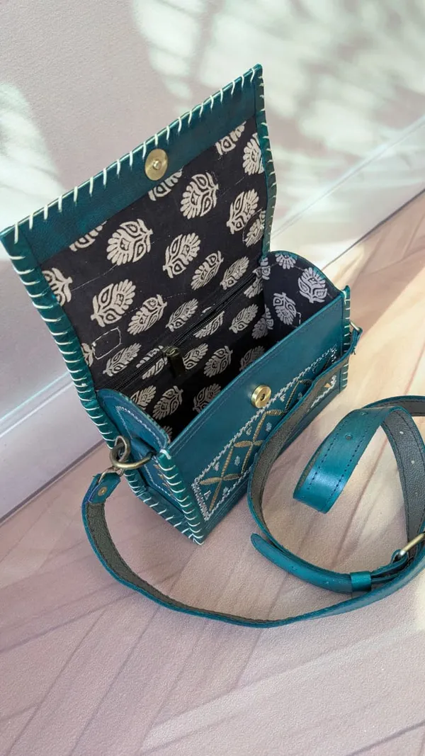 Green_Genuine_Leather_Hand_Embroidered_Ethnic_Handbag_For_Women