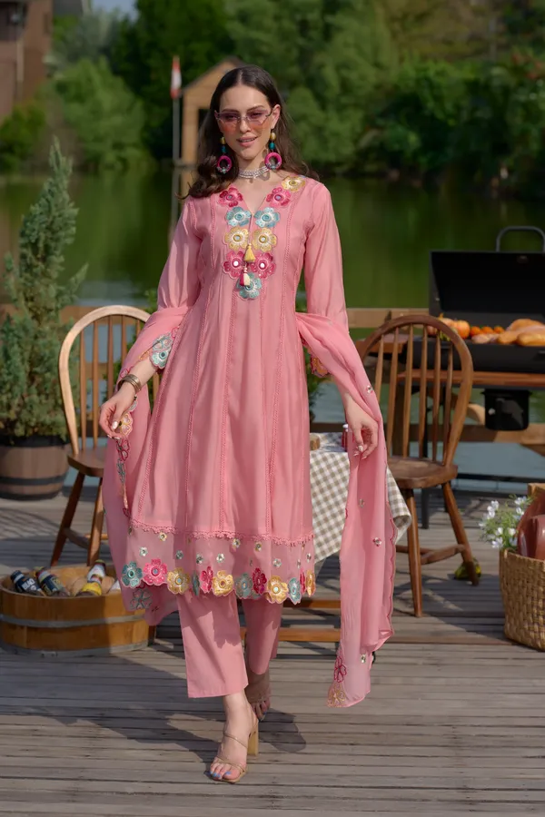 pakistani_farsi_salwar_suit_with_natural_crape_fabric_and_georgette_satin_dupatta
