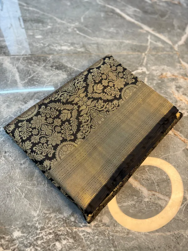Black_Banarasi_Katan_Silk_Sarees_With_Rich_Golden_Zari_Weaving_Jamawork