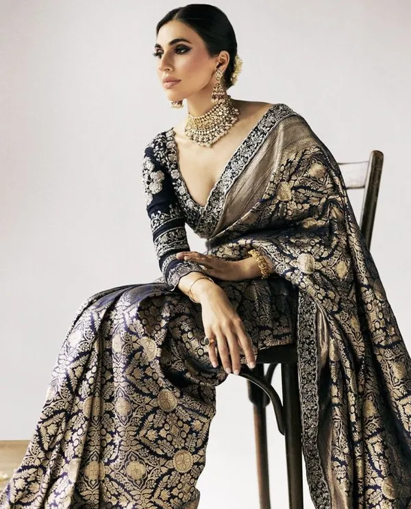 Black_Banarasi_Katan_Silk_Sarees_With_Rich_Golden_Zari_Weaving_Jamawork