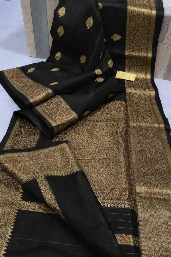 Black_Banarasi_Kora_Silk_Sarees_Copper_Zari_Weaving_Boota_Body_Jamawork