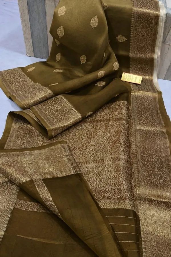 Green_Banarasi_Kora_Silk_Sarees_Copper_Zari_Weaving_Boota_Body_Jamawork