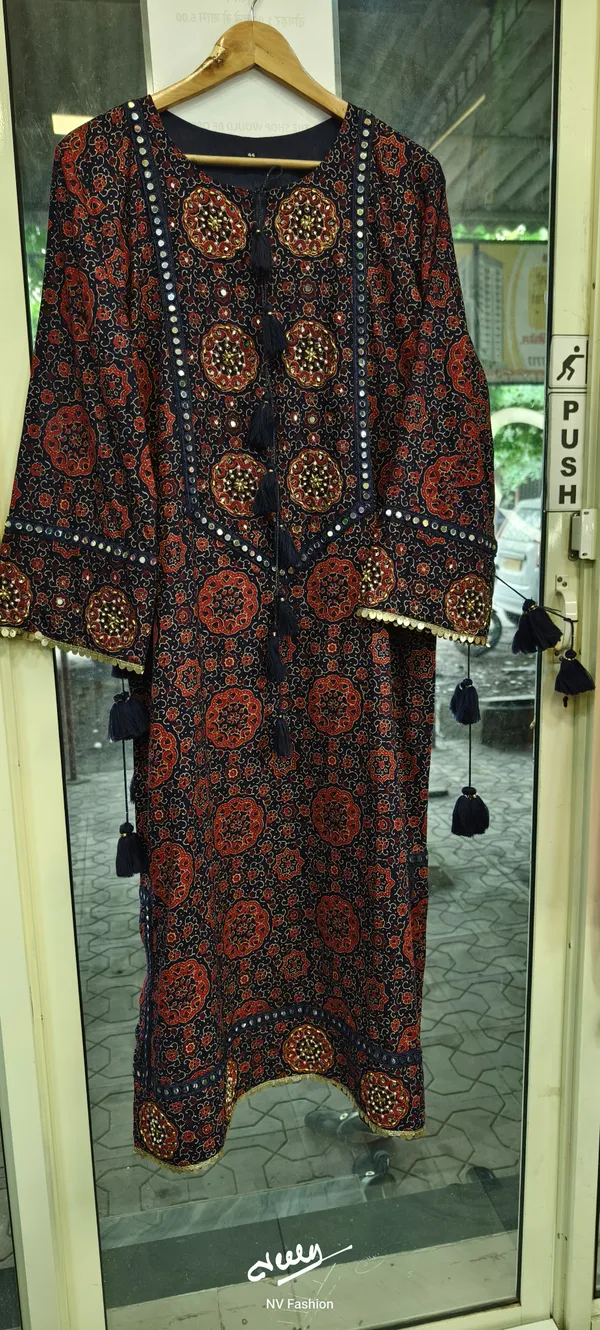 Maroon_Natural_Crepe_Straight_Paisley_Salwar_Suit_Set_For_Women