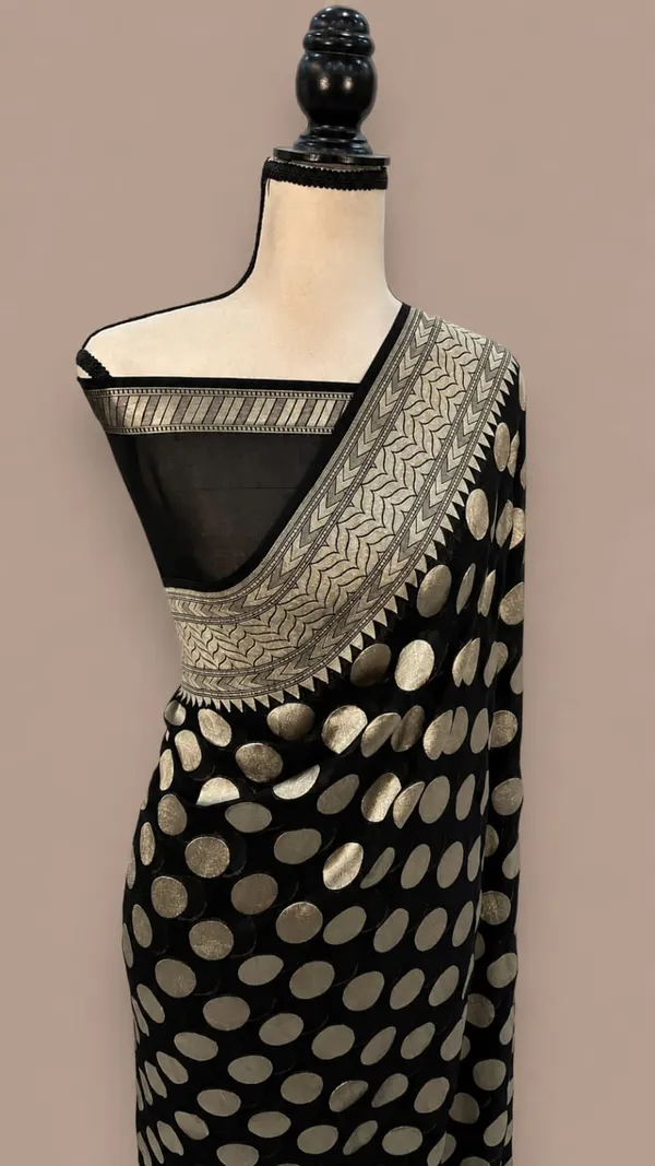 Black_Banarasi_Silk_Sarees_Banarasi_Katan_Silk_Sarees_With_Almond_Zari_Weaving_Circle_Design