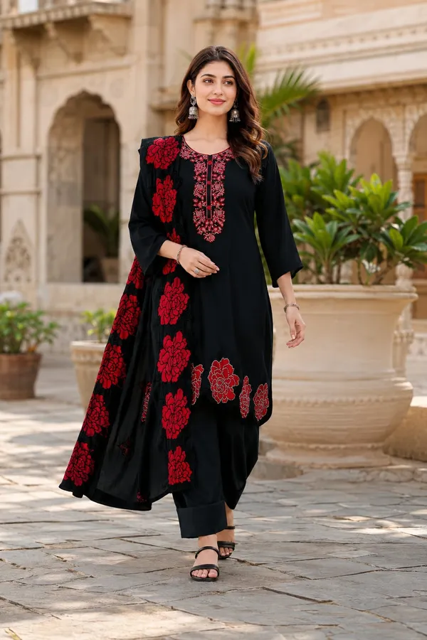 pakistani_farsi_salwar_suit_with_natural_crape_fabric_and_georgette_satin_dupatta