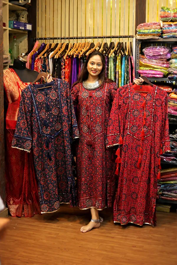 Red_Straight_Paisley_Salwar_Suit_Set_For_Women