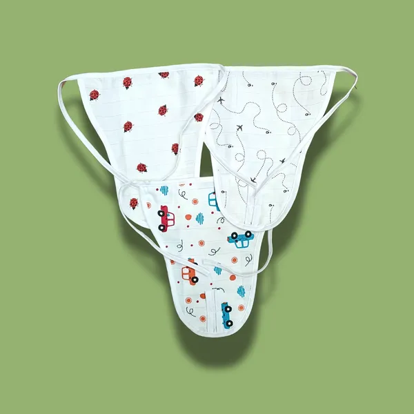 White_Muslin_Nappy_Set_for_Babies_(3_Pieces)_Lady_Bug,_Aeroplane,_Cars_Design