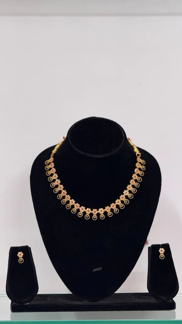 Gold_Tone_Floral_Necklace_Set_for_Women