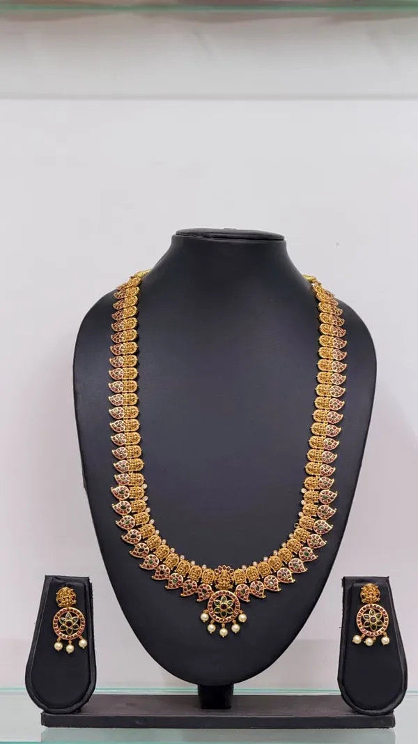 Gold_Tone_Traditional_Necklace_Set_for_Women