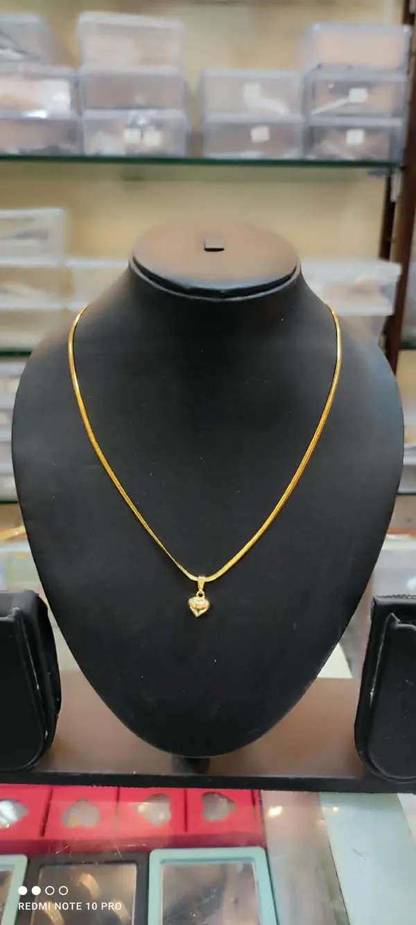 Golden_Heart_Pendant_Snake_Chain
