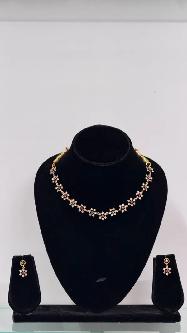 Gold_Tone_Floral_Necklace_And_Earrings_Set