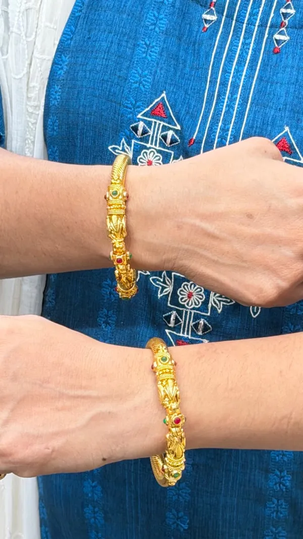 Gold_Tone_Traditional_Bangles_for_Women