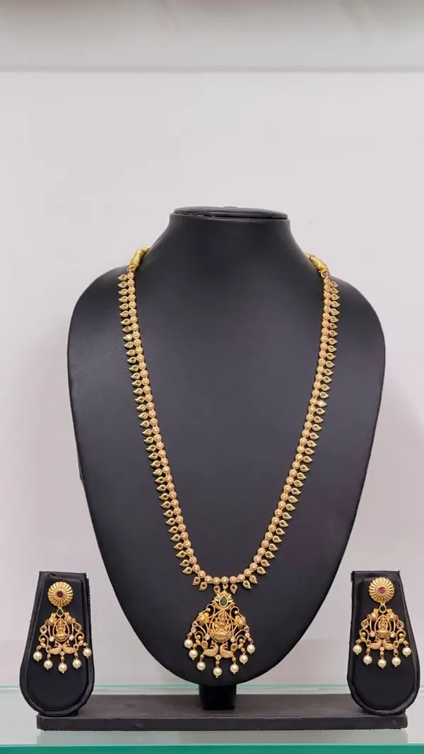 Gold_Tone_Traditional_Necklace_And_Earrings_Set_for_Women
