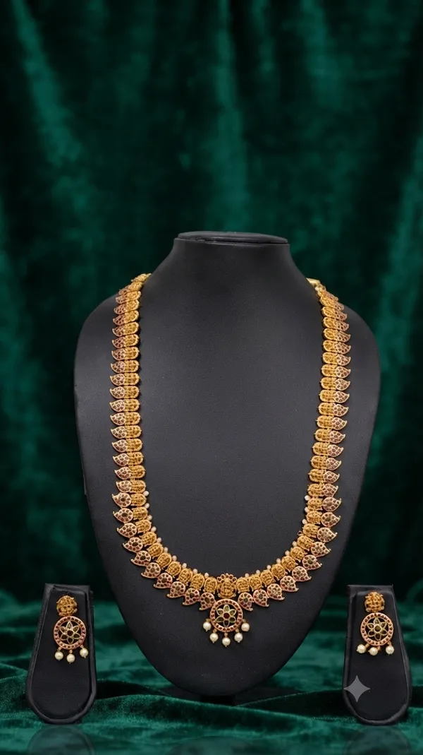 Gold_Alloy_Classic_Necklace_Set_For_Women