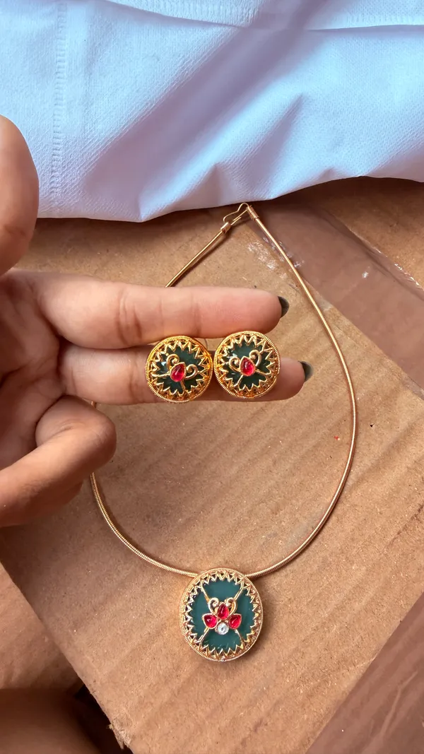 Gold_Tone_Floral_Necklace_And_Earrings_Set_for_Women