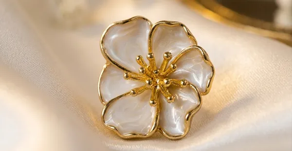 White_Glossy_Ivory_Enamel_Floral_Earrings